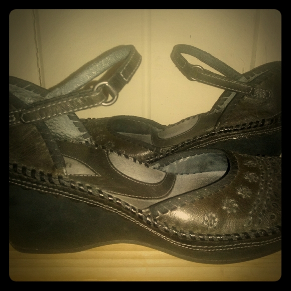 Clark's Artisan Wedge Heels - Picture 1 of 3
